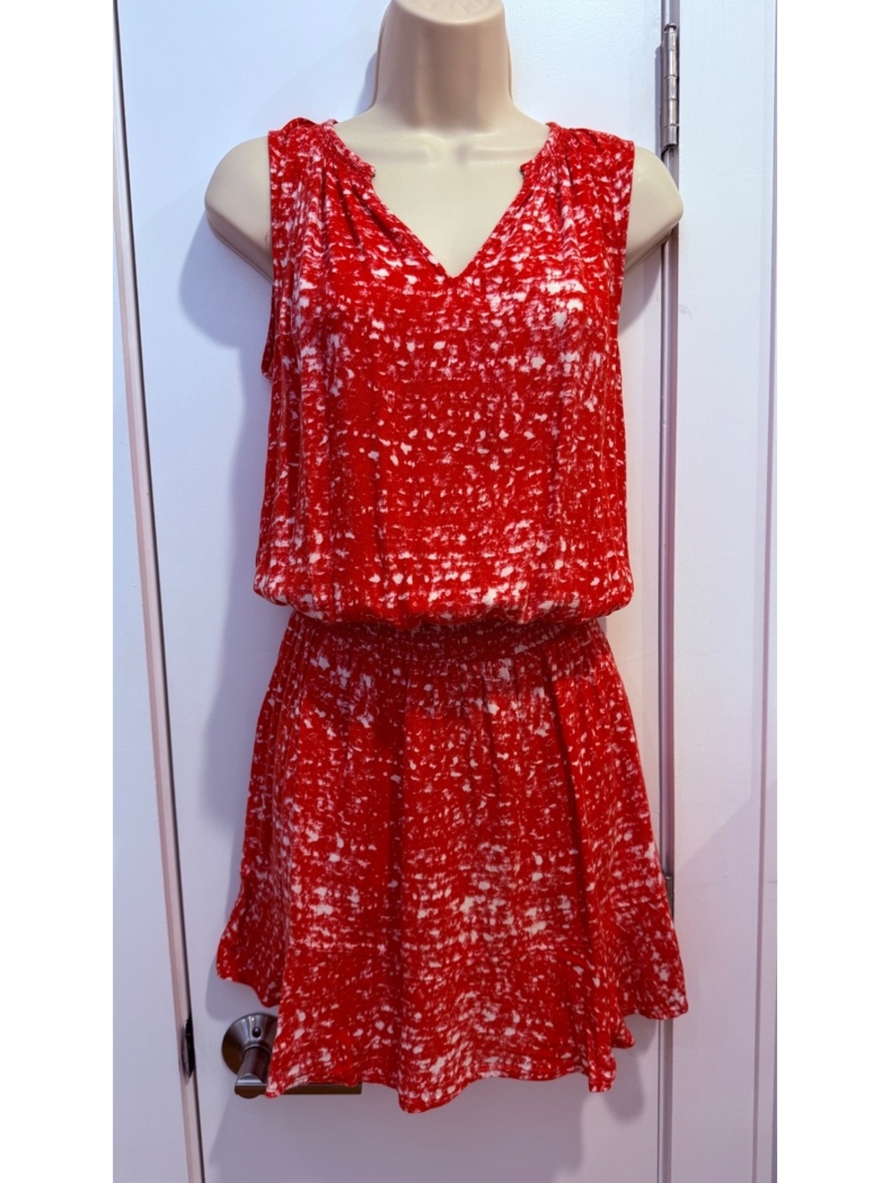 Soft Joie Sleeveless Red and White Patterned Dress Size XS